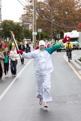 Day 001, torchbearer no. 014, Cha D - Tenney Esquimalt