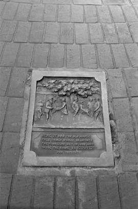Pioneer Maple Tree Monument - replica plaque