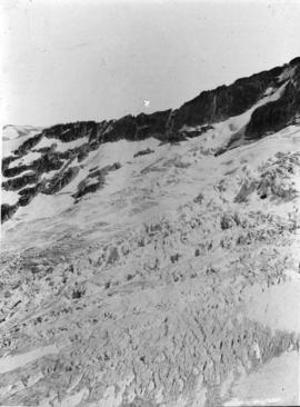 [Cheakamus Glacier on the side of Mount Davidson in Garibaldi Distict]