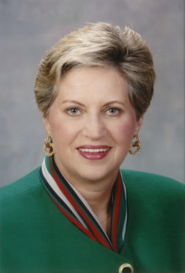 Portrait of Lynne Kennedy