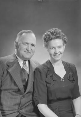 [Portrait of] Mr. and Mrs. J.E. Landon