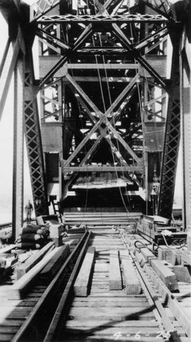 Close-up of bascule counterweight system : June 4, 1925