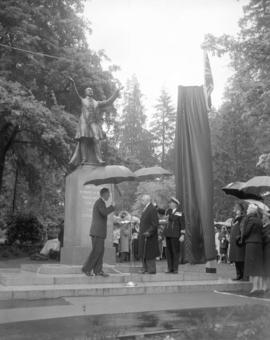 [Governor General Georges Vanier unveiling the statute of Lord Stanley at Stanley Park]