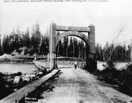 [Arch at entrance to Stanley Park]