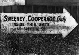 Arrow shaped sign : Sweeney Cooperage only inside this gate, 49 Smythe St.