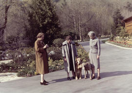 Phyllis Ross, Aldyen Hamber and Ventris Clyne at Panabode cottage