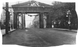 [Arch at] Pender, east of Hamilton, for the return of soldiers from [World War I]