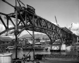 Steel erection, channel span on false bent N. of M6.