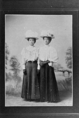 Lillian Ho's mother and Mrs. Jeh Jung in Victoria, B.C