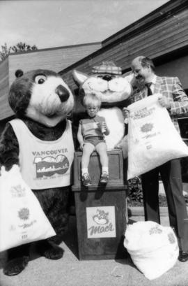 Tillicum, Mike Harcourt, MacTavish and child holding plastic bags