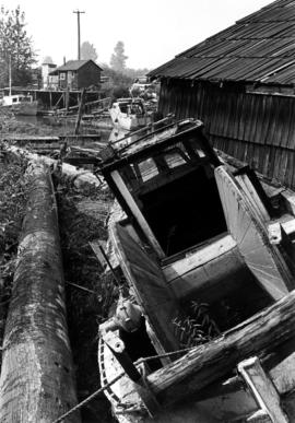 Abandoned gillnetter, Gilmour Island