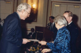 Jeanne Sauvé presents award to Bill Reid