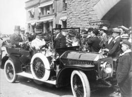 [Sir Wilfrid Laurier in a car in front of the C.P.R. Station]