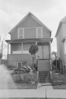 [854 East Pender Street]