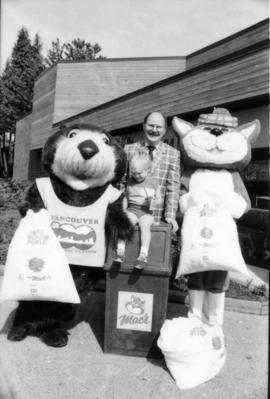 Tillicum, Mike Harcourt, MacTavish and child holding plastic bags