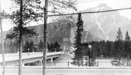 Bow River Bridge, Banff, Cascade M[oun]t[ain]
