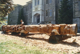 Carving Devonian Totem on school grounds at 12th Avenue and Cambie Street