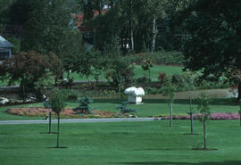 Distant view of Michael Prentice's sculpture