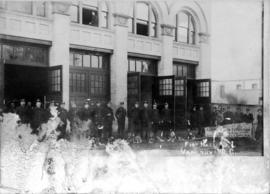 [Dogsled team "From Valdez Alaska to Seattle" in front of Firehall No. 1]