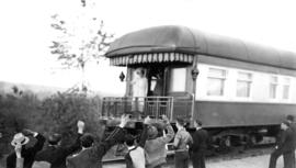 At Fort Langley : Their majesties [King George VI and Queen Elizabeth]