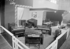 Hudson's Bay Co. : booth P.N.E. : organ display