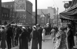 [Crowds on Hastings Street watching the Vancouver Golden Jubilee parade]