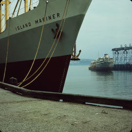 Ship Island Mariner at dock