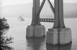 [Union Steamship "Lady Cynthia" approaching the Lions Gate Bridge]