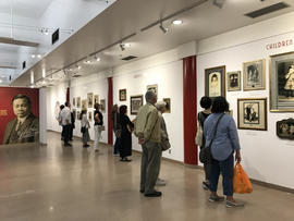 Exhibition visitors 02