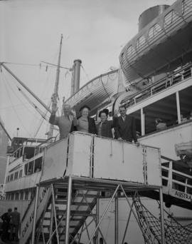 Ford Motors Co. : passengers on S.S. Aorangi