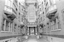 Recessed entrance, Manhattan Apartments, 784 Thurlow Street