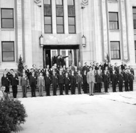 [City Hall veterans of the Great War as honour guards for royal visit]