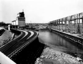 Alberta Wheat Pool elevator under construction