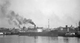 S.S. Manila Maru [at dock]