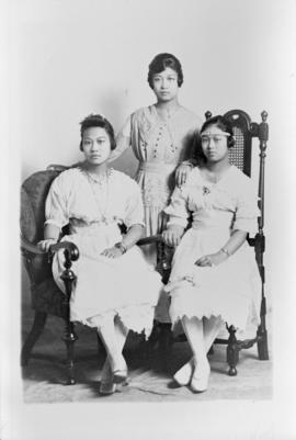 Three Ho sisters