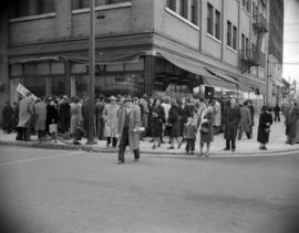 [Crowds gathered outside Kelly's appliance store to look at a Christmas window display]