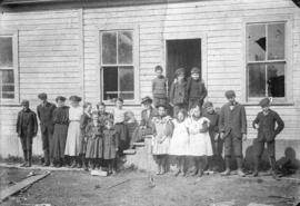 [A class in front of North Arm (Moberly) School at River Road (Marine Drive) and Fraser (Celtic) ...
