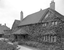 [W.F. Huntting residence (later G.F. Laing residence) at 3689 Angus Drive]