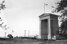[Peace Arch - final stage of construction]