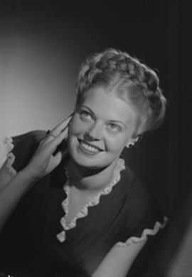 [Portrait of] Miss Bessie Biggers for Cockfield Brown