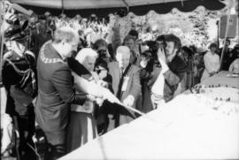 Mike Harcourt and Jeanne Sauvé cutting Centennial birthday cake