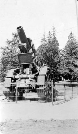 German Howitzer captured by the 78th Battalion C[anadian]. E[xpeditionary]. F[orce]. At entrance ...