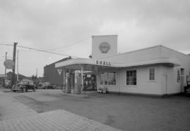 Shell Oil Co., Ken Whittaker : Oak St. service station