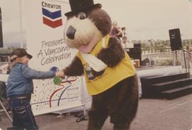 Tillicum shaking hands with child at Hastings Racecourse