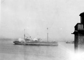 [U.S.S. "Henderson" arriving in Burrard Inlet]