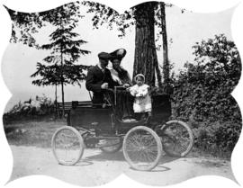 [Mr. and Mrs. J.F. Yeandle and Ruth in their 'locomobile' at Prospect Point]