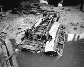 Accident, Grayline tour bus on Connaught Bridge