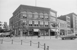 [Alexander Street businesses and John Deighton ("Gassy Jack") statue]