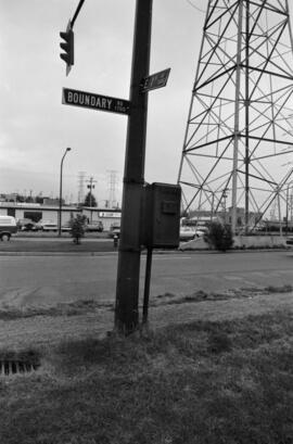 Boundary [Road] and 1st [Avenue traffic controller]