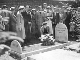 [Miss Wendy Bell-Irving places wreath on the grave of Captain George Vancouver on behalf of the B...